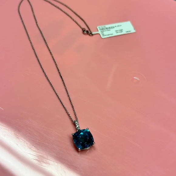 Swarovski Crystal Cushion Sterling Silver pendant on 18 inch chain. 925 - Picture 5 of 6